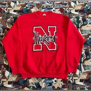 Vintage 90s Men’s University of Nebraska Cornhuskers Red Graphic Sweatshirt